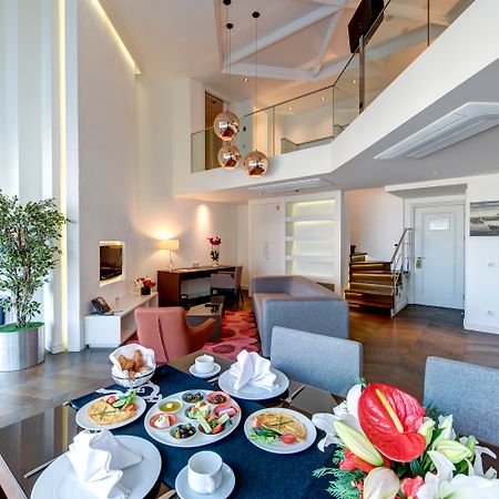 Hotel The Elysium Taksim Estambul Exterior foto The interior of a suite at the hotel
